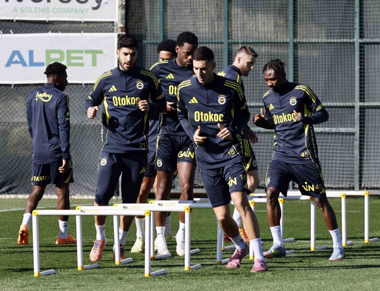 Fenerbahçe, UEFA Avrupa Ligi'nde Ferencvaros ile oynayacağı maç öncesi hazırlıklarına