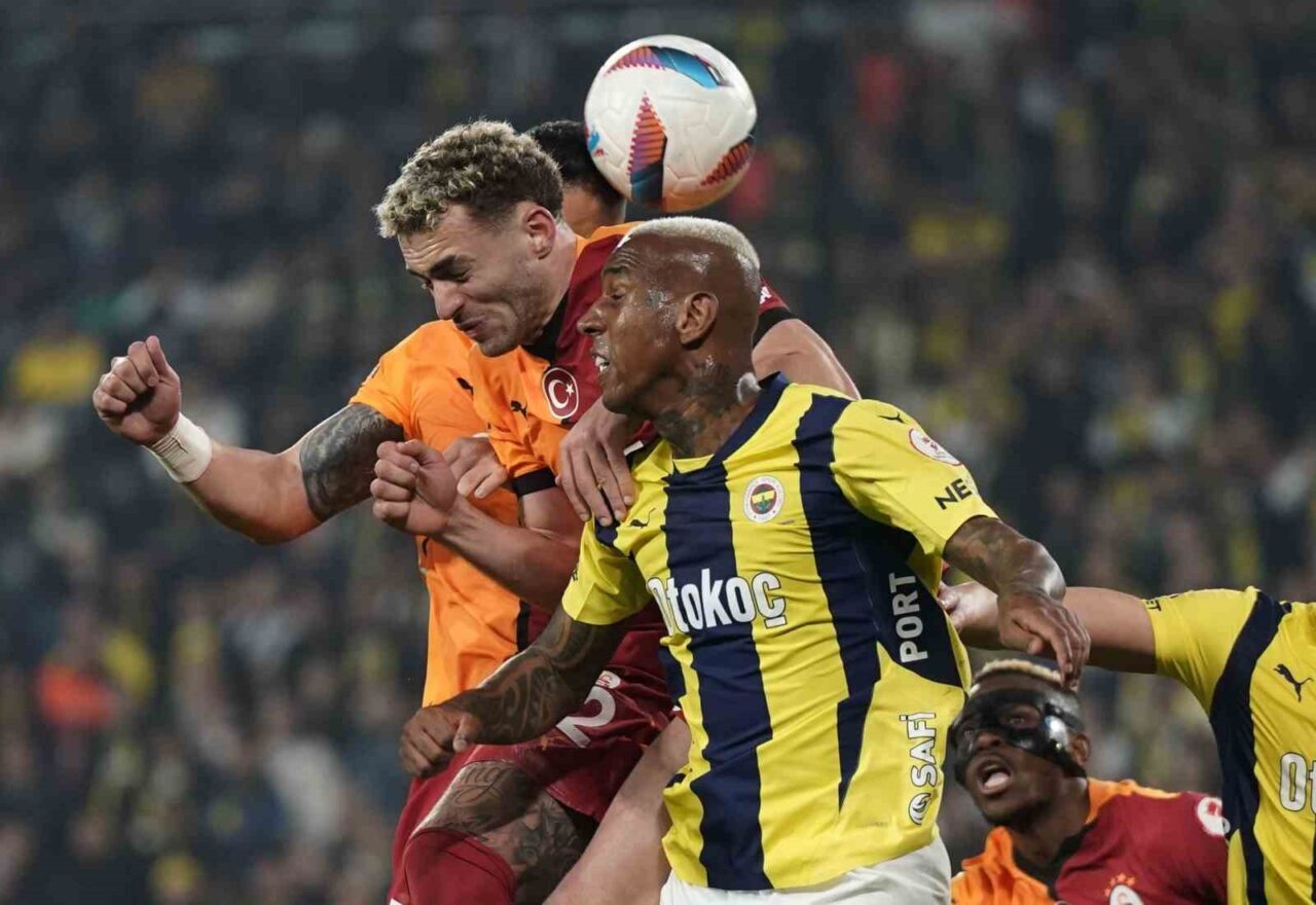 Fenerbahçe ve Galatasaray, Pazartesi akşamı Kadıköy'de karşı karşıya gelecek. Son