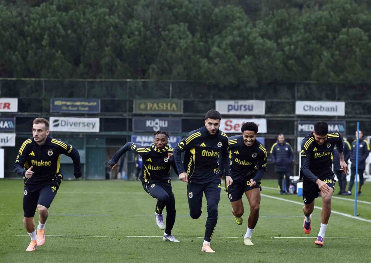 Fenerbahçe, Galatasaray ile oynayacağı derbi maçı öncesi Can Bartu Tesisleri'nde