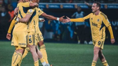 Fenerbahçe, Trendyol Süper Lig'in 13. haftasında Çaykur Rizespor'u 5-2 yenerek