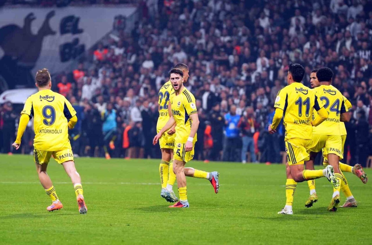 Fenerbahçe, Trendyol Süper Lig'in 11. haftasında Beşiktaş'ı 3-2 yenerek galibiyet