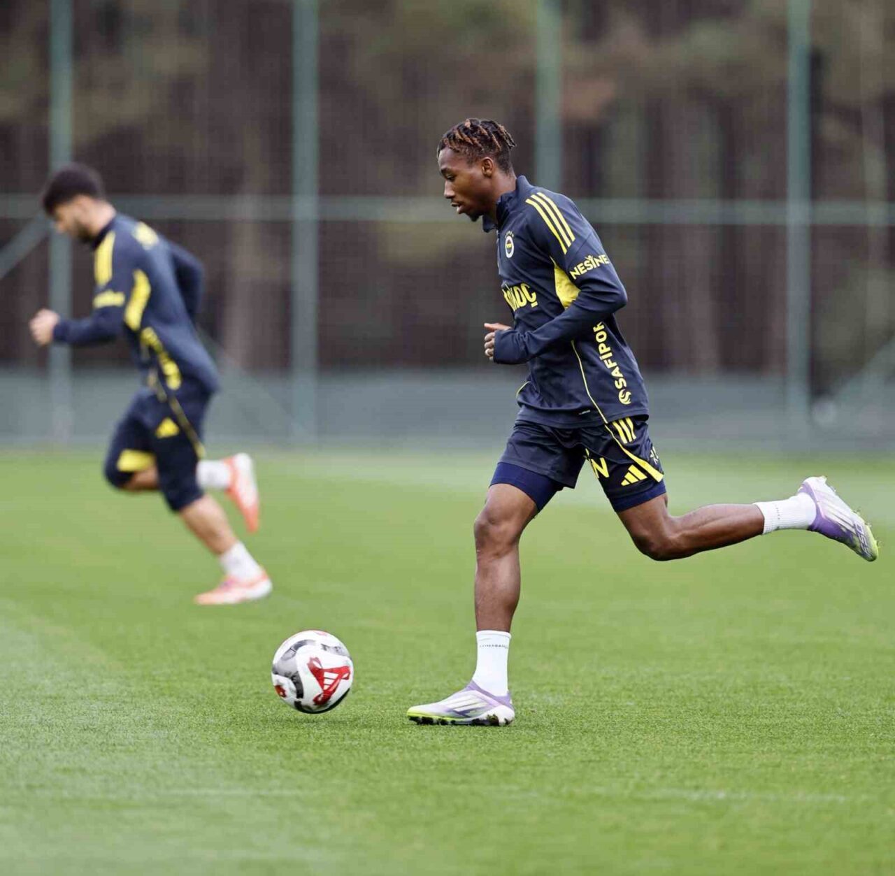 Fenerbahçe, Çaykur Rizespor ile oynayacağı maç öncesi hazırlıklarını sürdürüyor. Teknik