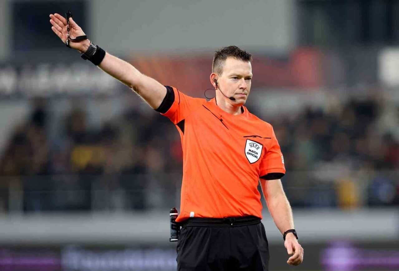 Fenerbahçe, UEFA Avrupa Ligi'ndeki Viktoria Plzen maçında hakem Allard Lindhout'un