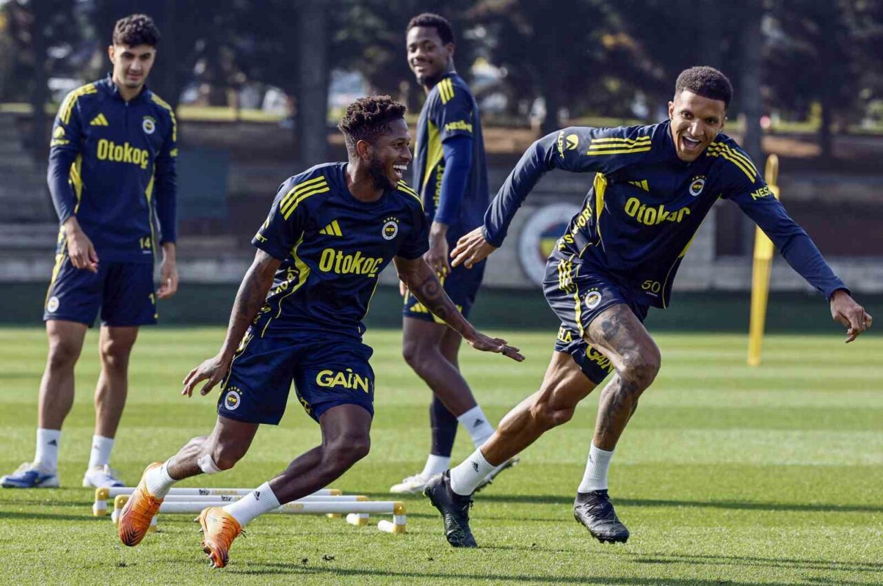 Fenerbahçe, Kayserispor ile oynayacağı maç öncesinde antrenmanlarını tamamladı. Teknik Direktör