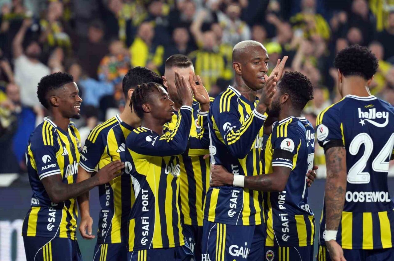 Fenerbahçe, Trendyol Süper Lig’in 12. haftasında Kayserispor'u 4-2 yenerek puanını