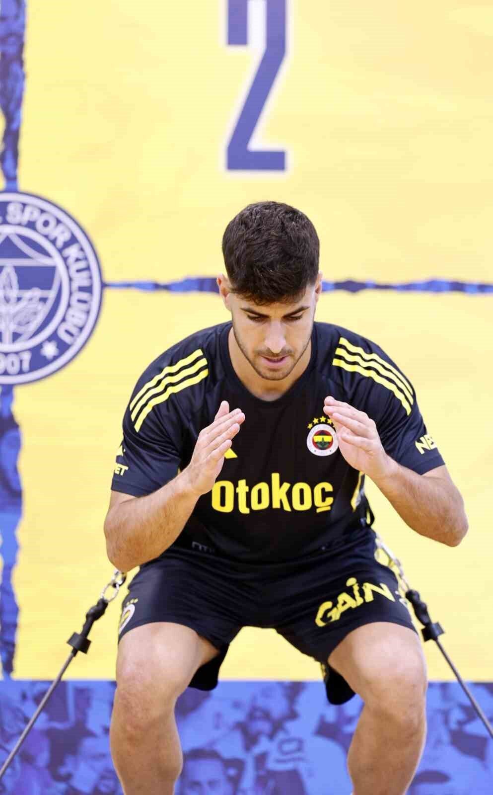 Fenerbahçe, Çaykur Rizespor ile oynayacağı maç öncesi hazırlıklarını akşam saatlerinde