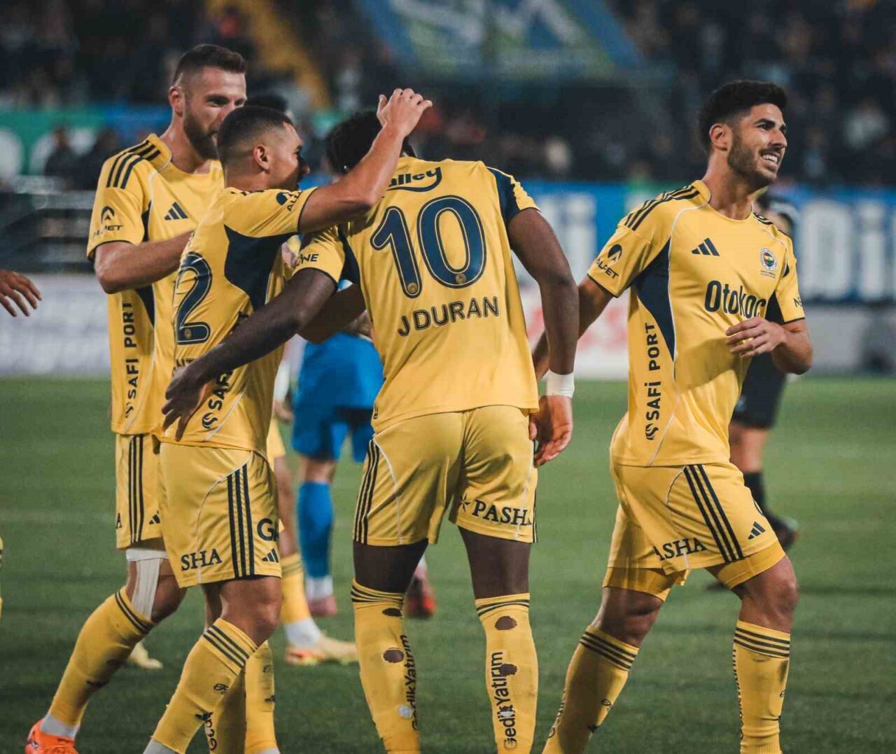 Fenerbahçe, Çaykur Rizespor’u 5-2’lik skorla geçerek 13. maçında da galip geldi