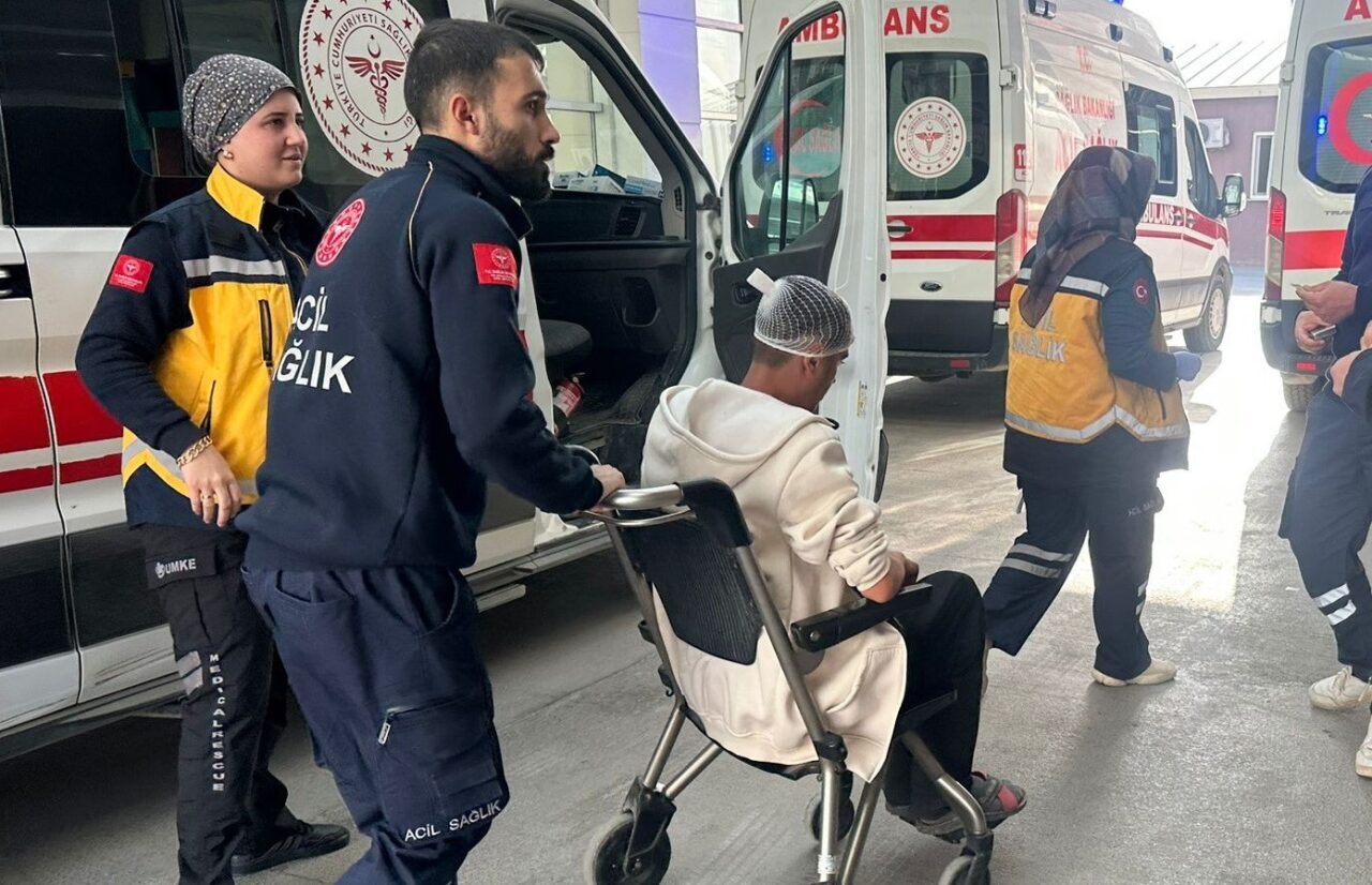 Adıyaman'da Fenerbahçe forması giyen 19 yaşındaki Abdulkadir K., kimliği belirlenemeyen