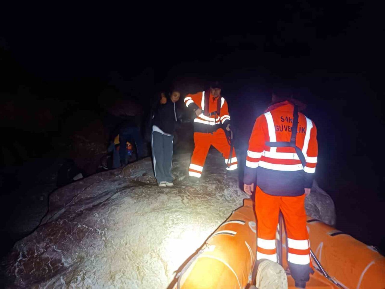 Muğla'nın Fethiye ilçesinde, Sahil Güvenlik ekipleri tarafından Çukuryurt mevkiinde, 29'u