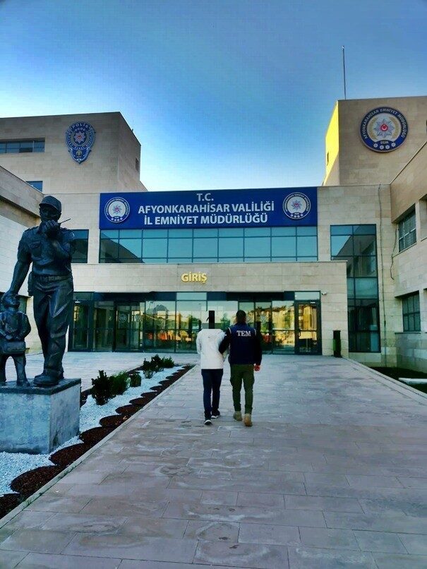 Afyonkarahisar'da gerçekleştirilen FETÖ operasyonunda, Bylock kullanıcısı A.C. ile kamu görevinde