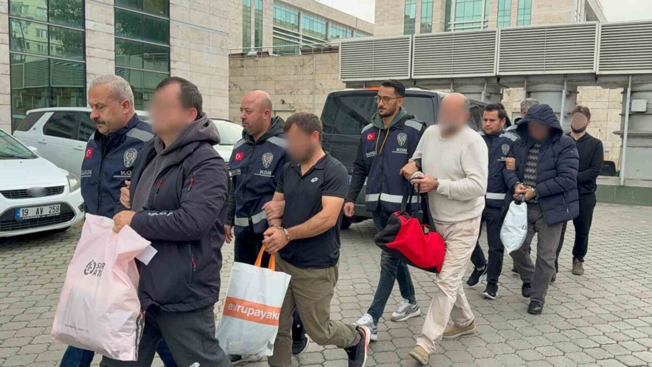 Samsun'da FETÖ'nün yeni yapılanmasına yönelik operasyonda 2 ihraç öğretmen dahil