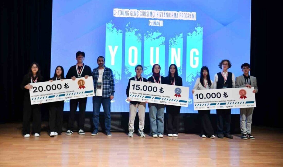 Sakarya Üniversitesi'nde gerçekleştirilen G-YOUNG Finali, genç girişimcilerin projelerini sergilediği bir