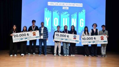 Sakarya Üniversitesi'nde gerçekleştirilen G-YOUNG Finali, genç girişimcilerin projelerini sergilediği bir