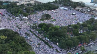 Manila'da 650 binden fazla kişi, sel önleme projelerinde yolsuzluk iddiaları