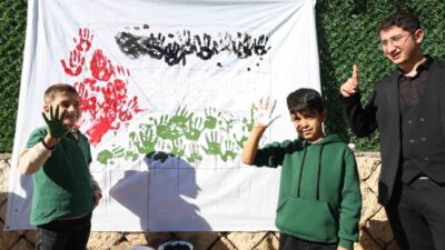 Diyarbakır'ın Eğil ilçesinde öğrenciler, Eğil Belediyesi'nin düzenlediği "Filistin için sen