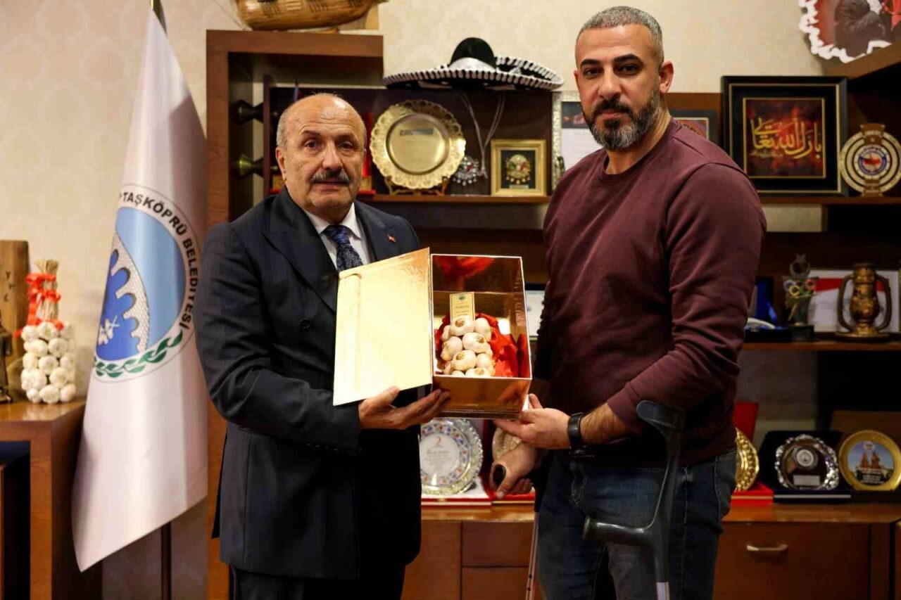 Taşköprü Belediye Başkanı Hüseyin Arslan, Gazze’de bir bacağını kaybedip geri