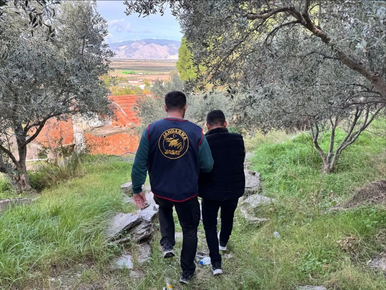 Aydın'ın Söke ilçesinde, "Kasten Öldürmeye Teşebbüs" ve "Yağma" suçlarından aranan