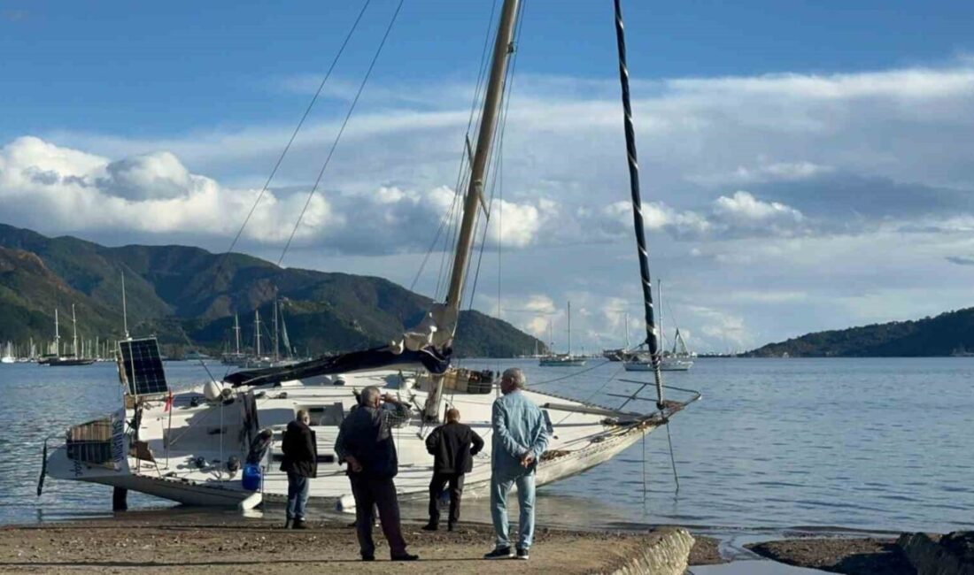 Muğla'nın Marmaris ilçesinde meydana gelen şiddetli fırtına, üç yelkenliyi karaya