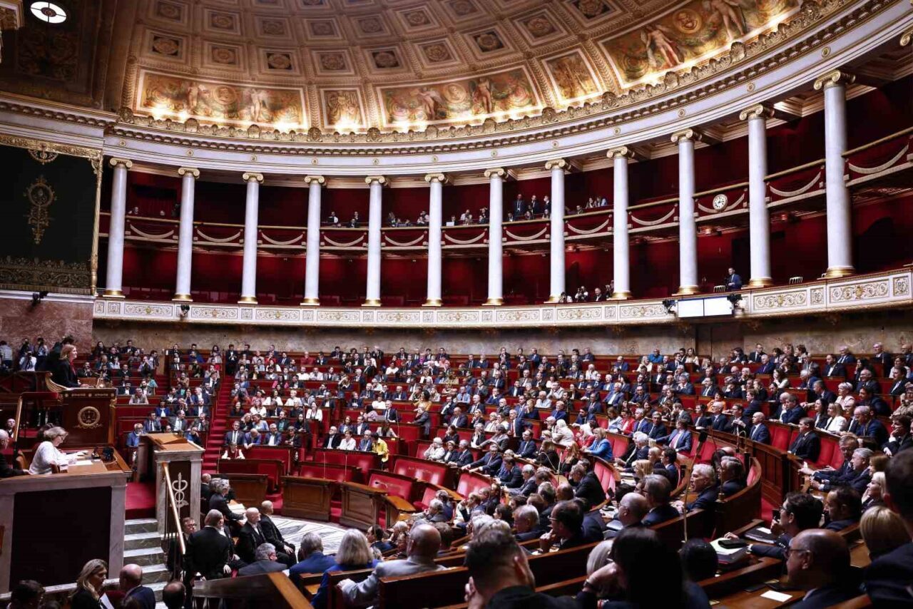 Fransa Ulusal Meclisi, emeklilik reformunun 2028'e kadar askıya alınmasını 255