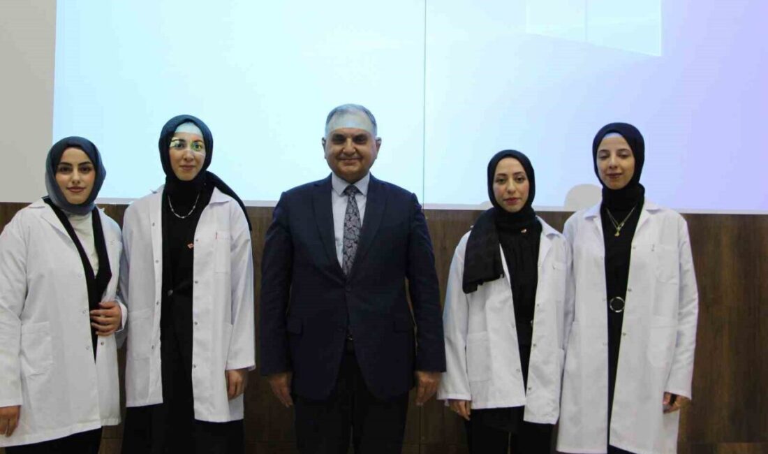 Fırat Üniversitesi Eğitim Fakültesi, birinci sınıf öğrencileri için beyaz önlük