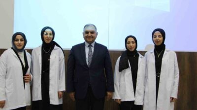 Fırat Üniversitesi Eğitim Fakültesi, birinci sınıf öğrencileri için beyaz önlük