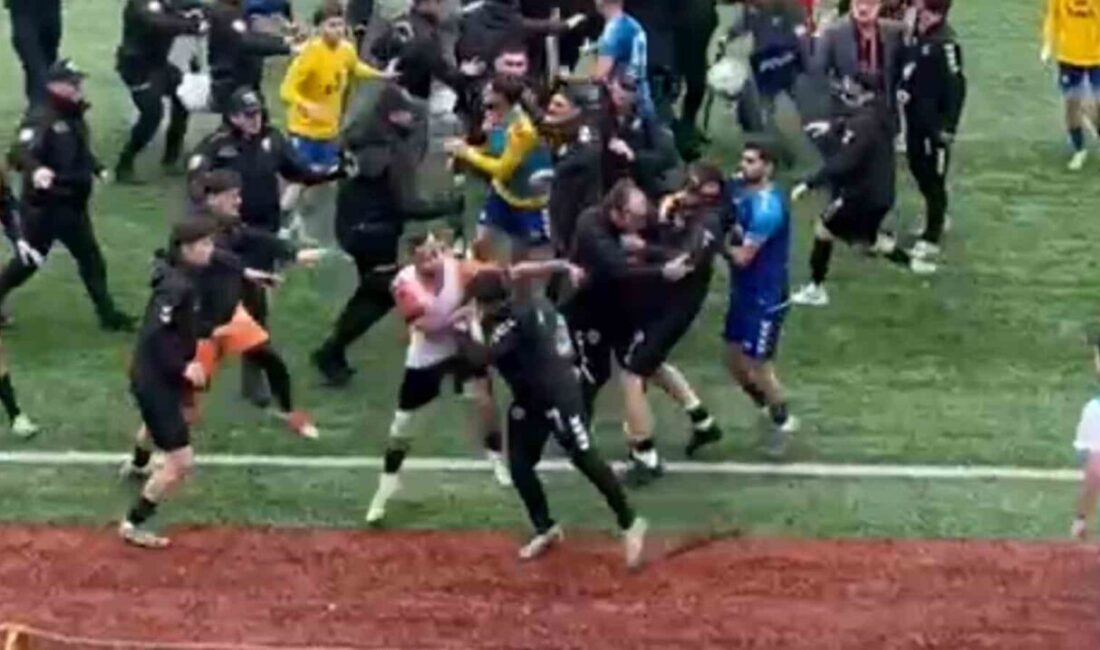 Artvin'in Murgul ilçesindeki Bölgesel Amatör Lig mücadelesinde Murgul Spor ile