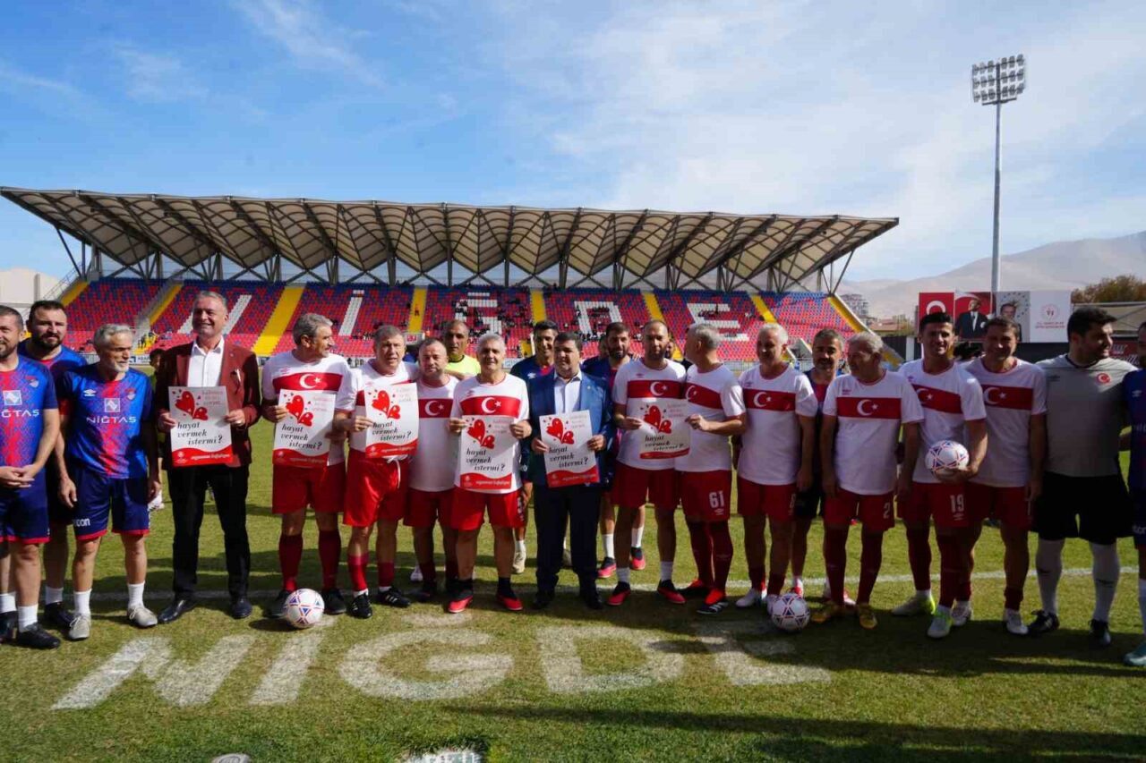 Niğde’de Futbol Efsaneleri Dostluk Maçında Buluştu, Veteranlar 5-0’a Amaçladı