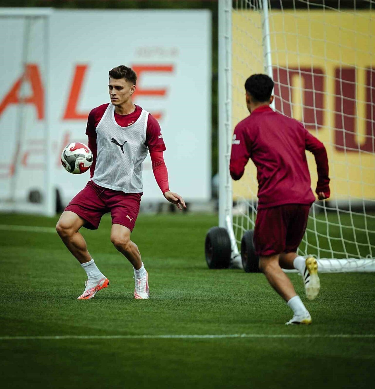 Galatasaray, Fenerbahçe ile oynayacağı derbi için antrenmanlara başladı. Kemerburgaz Metin