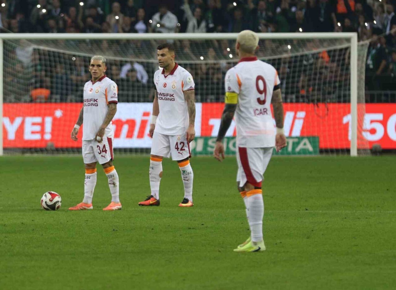 Galatasaray, Trendyol Süper Lig'in 12. haftasında Kocaelispor'a 1-0 mağlup olarak