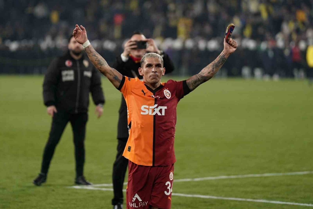 Galatasaray, Fenerbahçe ile 1 Aralık'ta oynayacağı derbide Lucas Torreira ve
