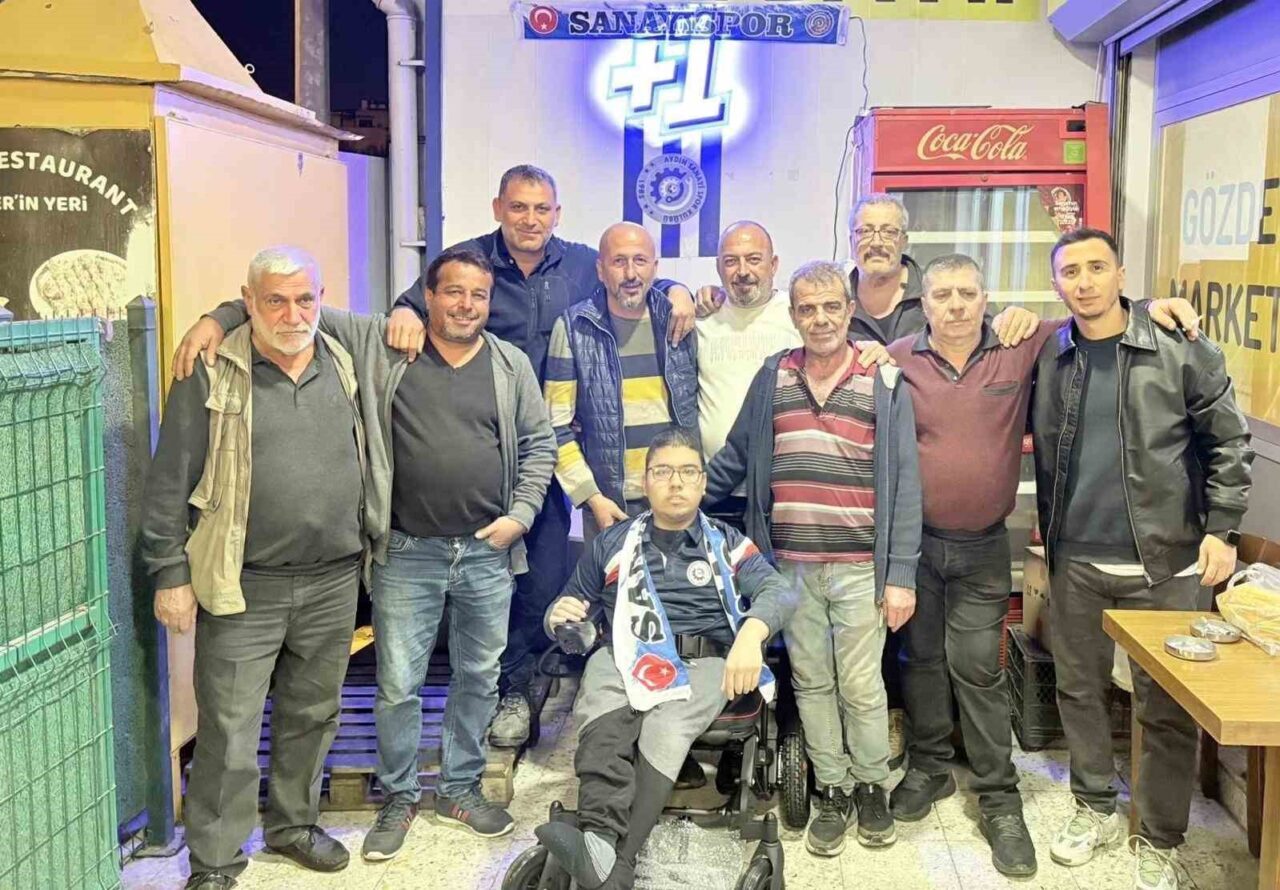 Aydın’da Doğuştan Engelli Genç Taraftarın Hayalini Gerçekleştiren Amatör Futbol Kulübü, Akülü Tekerlekli Sandalyeyi Hediye Etti