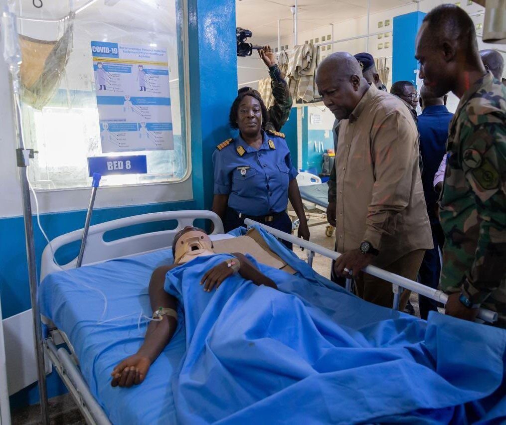 Gana'nın başkenti Akra'da bir askere alım etkinliğinde yaşanan izdihamda 6