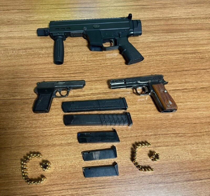 Adana’da Ruhsatsız 3 Tabanca Ele Geçirildi, İki Kardeş Tutuklandı