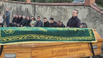 Bartın'da yaşamını yitiren 84 yaşındaki gazeteci Hikmet Sönmez için evinin