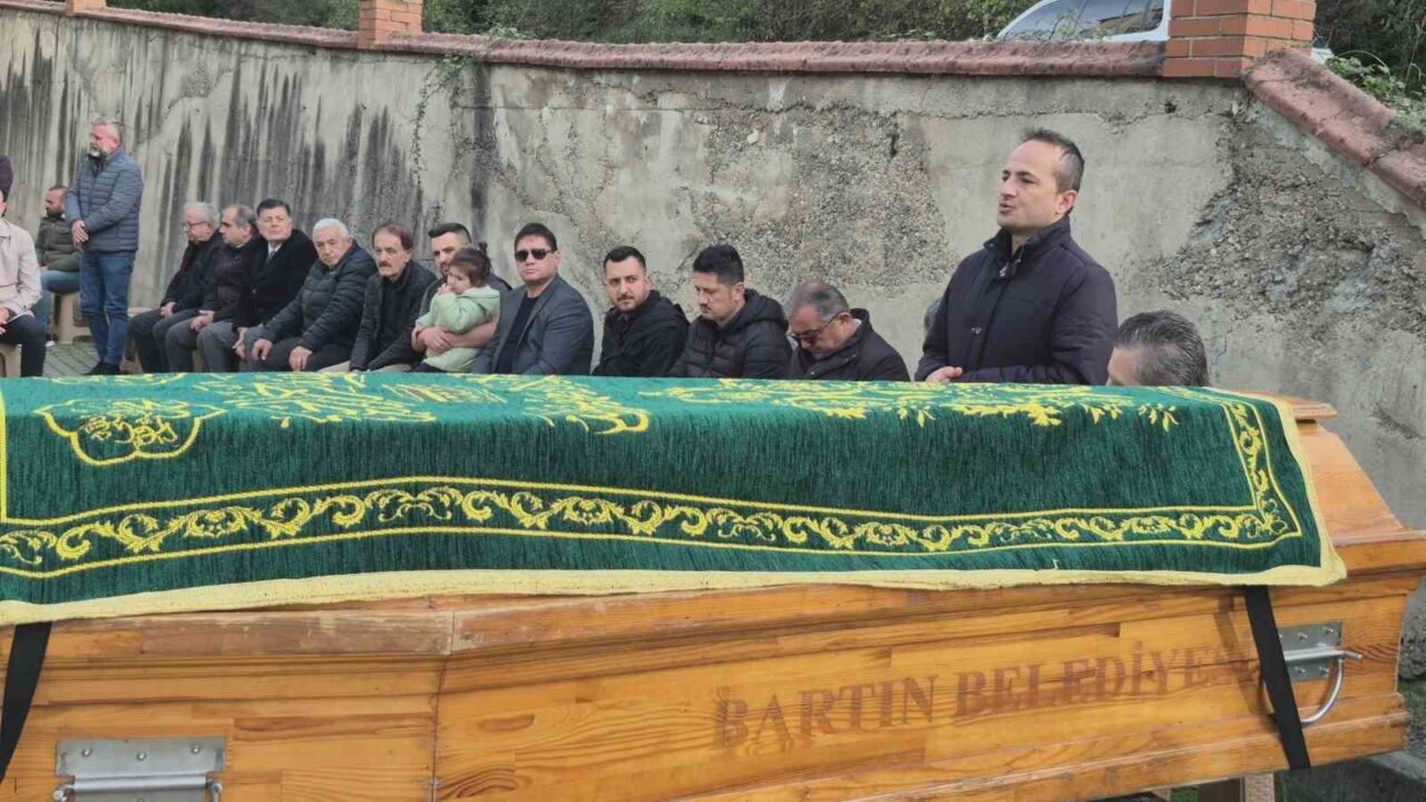 Bartın'da yaşamını yitiren 84 yaşındaki gazeteci Hikmet Sönmez için evinin