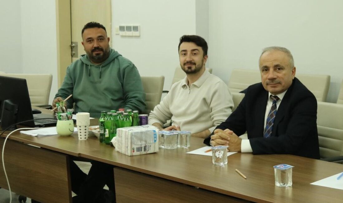 Malatya'daki İnönü Üniversitesi İletişim Fakültesi, İLEDAK tarafından Gazetecilik ve Halkla