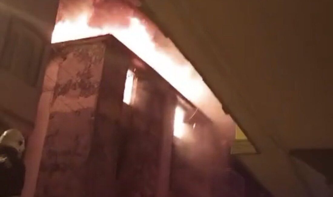 Gaziantep’te Boş Bina Yangını İtfaiye Ekipleri Tarafından Kontrol Altına Alındı Gaziantep'in Şahinbey ilçesindeki boş bir rezidansta çıkan yangın, hızlı bir