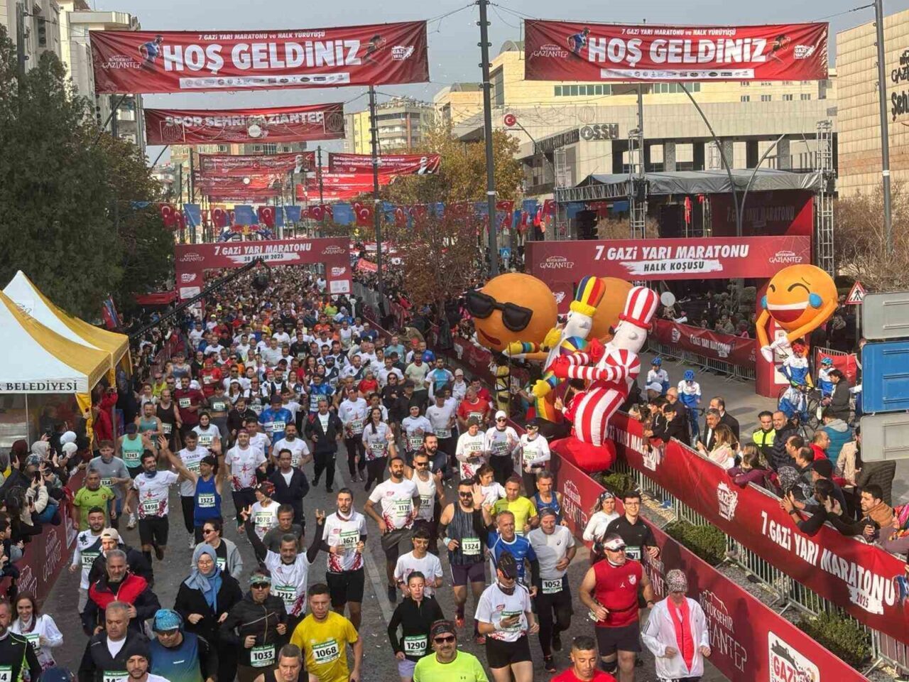Gaziantep'te gerçekleştirilen 7. Gazi Yarı Maratonu ve Halk Koşusu'na 53