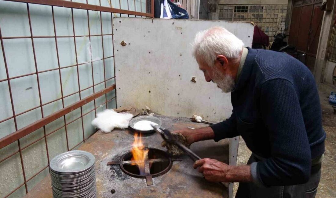 Gaziantep’te 80 yaşındaki kalaycılık ustası Osman Şimşek, Alzheimer hastalığına rağmen mesleğini tutkuyla sürdürüyor 80 yaşındaki Osman Şimşek, Gaziantep'te 70 yıllık kalaycılık mesleğini sürdürüyor.