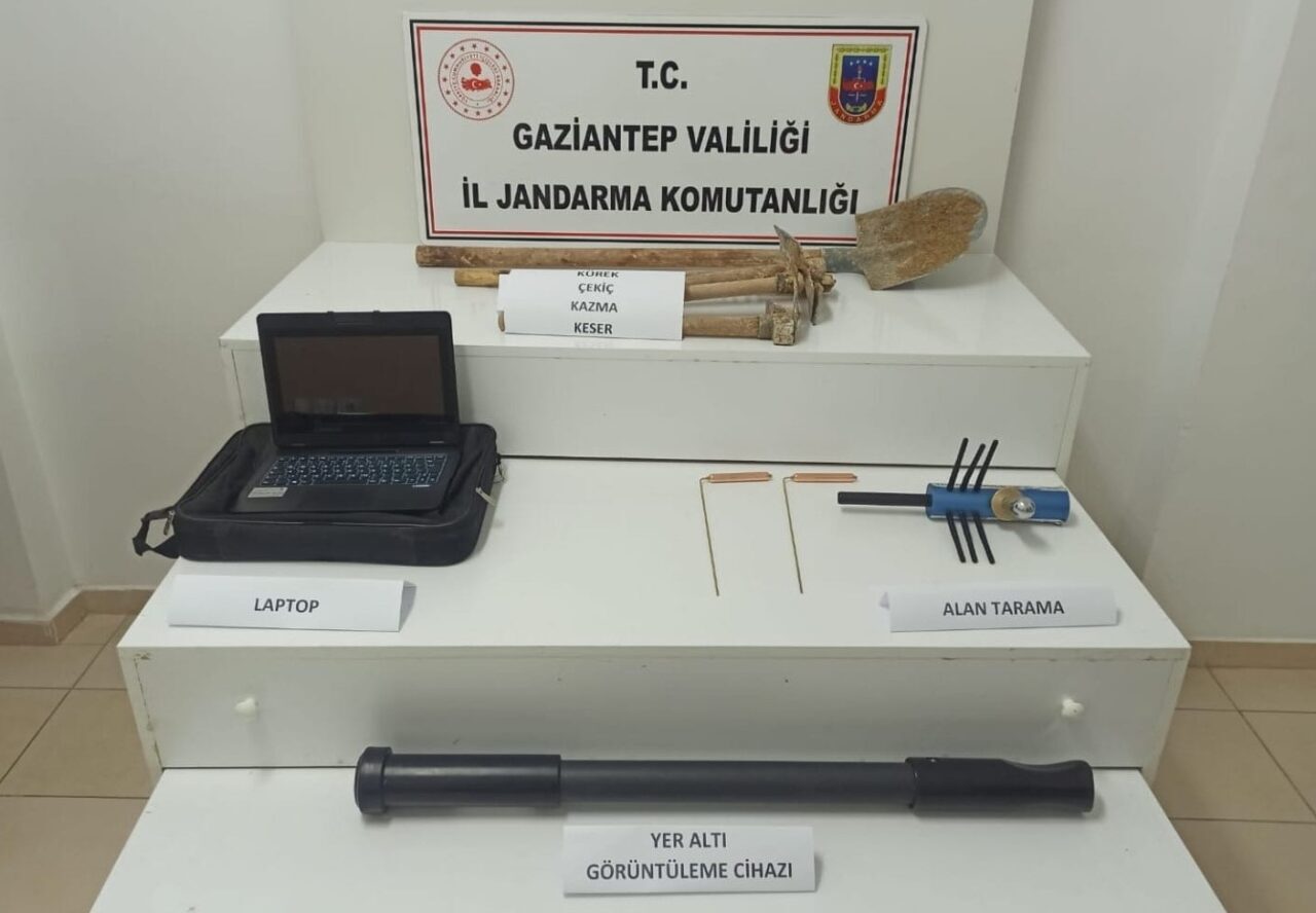 Gaziantep'in Araban ilçesinde, izinsiz kazı yapan 9 kişi jandarma tarafından