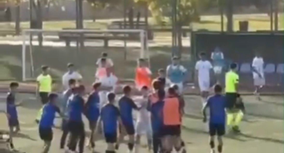 Gaziantep’te U-16 maçının ardından futbolcular arasında olaylı kavga meydana geldi, yaralanmalar yaşandı.