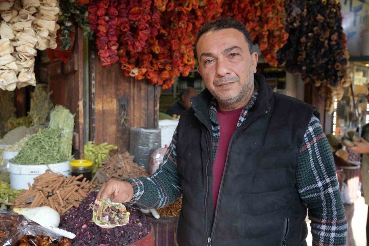 Gaziantep’te soğuk havalar ve artan hastalıklar nedeniyle vatandaşlar doğal tedavi