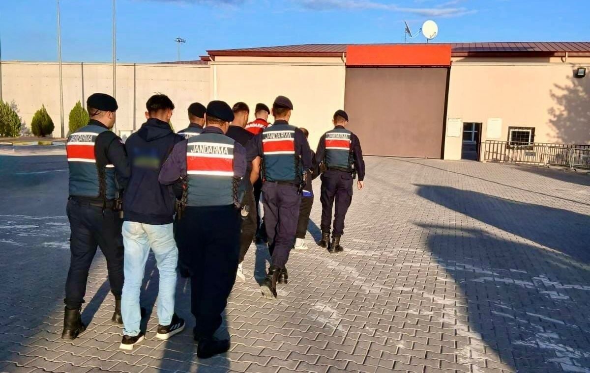 Gaziantep'te jandarma, son bir ay içinde gerçekleştirdiği operasyonlarla 19 hırsızlık