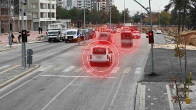 Gaziantep'te gerçekleştirilen dron destekli trafik denetimlerinde, 990 sürücüye kırmızı ışık