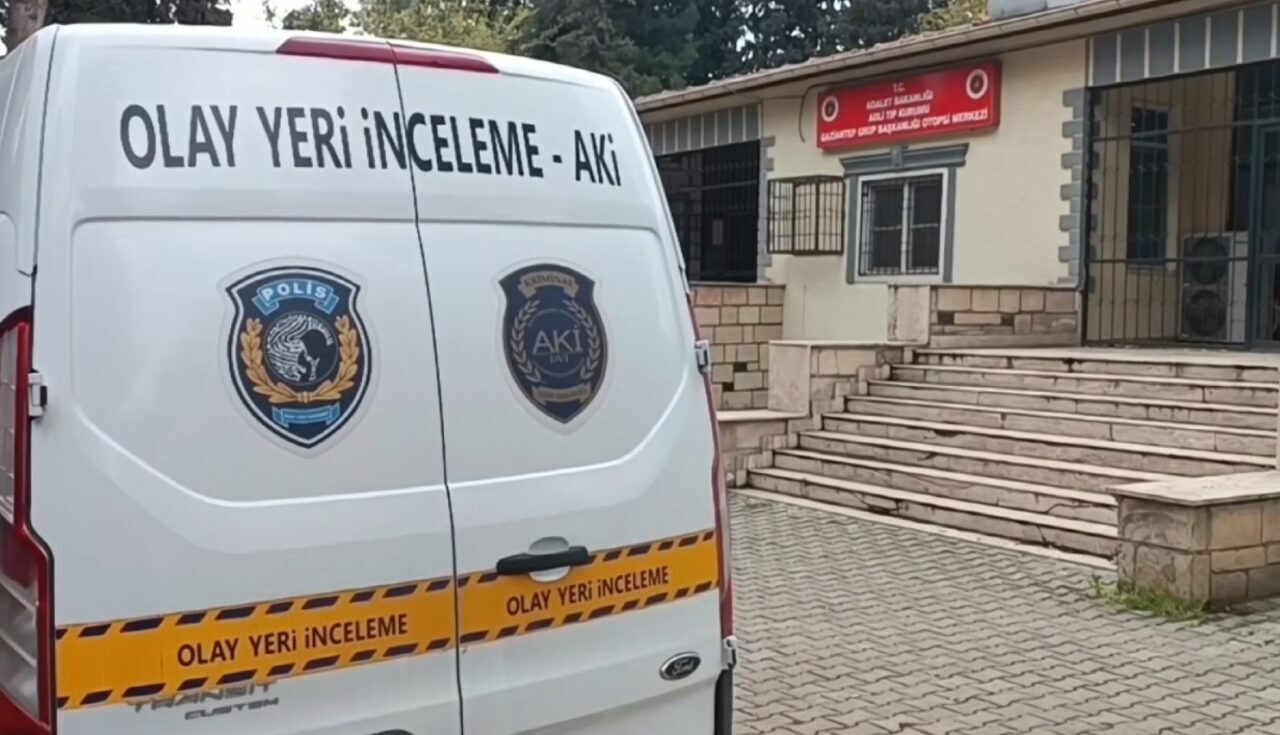 Gaziantep'in Nizip ilçesinde, 45 yaşındaki Zehra Özkan, bir süre ayrı