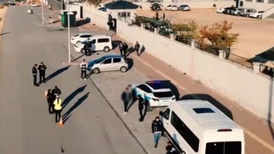 Gaziantep'te polis, okul çevrelerinde dron destekli güvenlik uygulaması gerçekleştirdi. Uygulamada