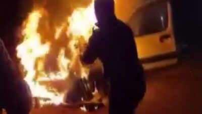 Gaziantep'te, yolda seyir halindeyken alev alev yanan bir araçtaki 5