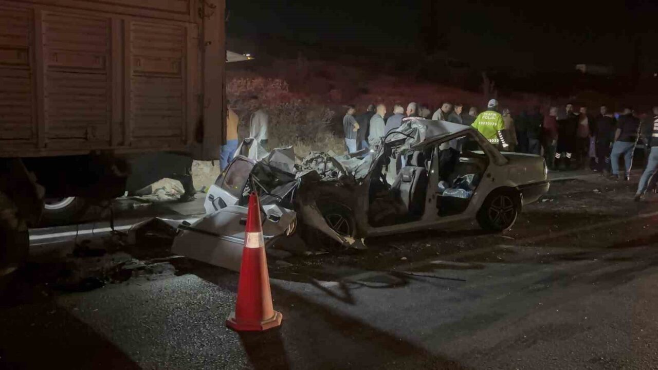 Gaziantep'inde direksiyon başındaki Nuri Akkurt ile annesi Rahime ve akrabası