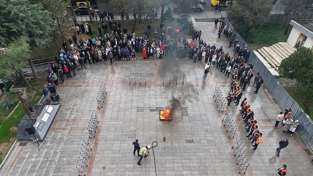 Gaziosmanpaşa Belediyesi, Afet İşleri Müdürlüğü koordinasyonunda başarılı bir yangın tatbikatı