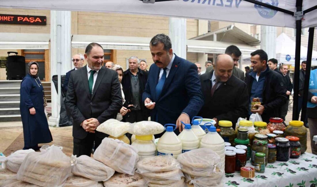 Samsun'un Vezirköprü ilçesinde "Gazze Hayır Çarşısı" açıldı. Vezirköprü İlçe Müftüsü